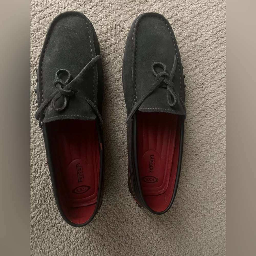Tods grey ( Ferrari ) red strip